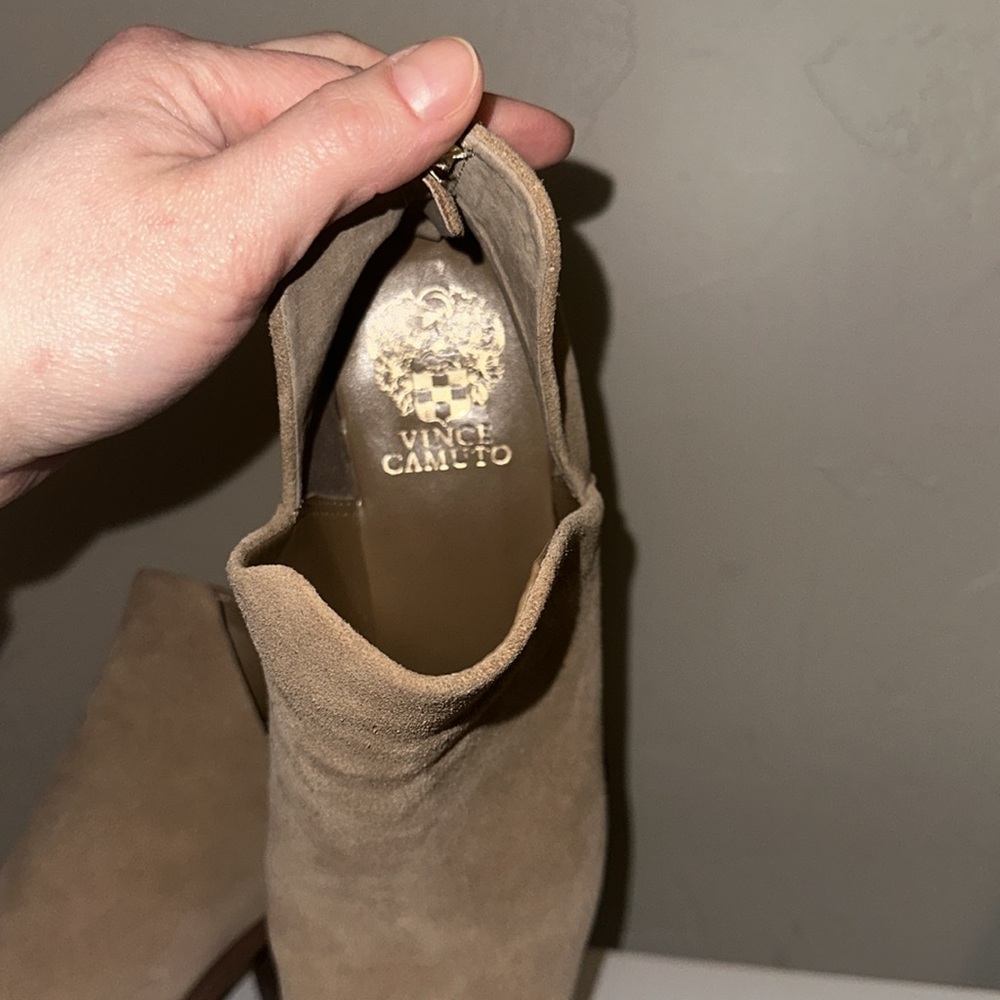 Vince Camuto Bibestie Women's Tan Ankle Boots Western Pointed Block Heel Size 10 - Picture 8 of 9